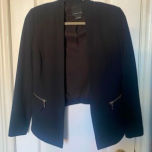 Black jacket with zipper detail - TROUVE